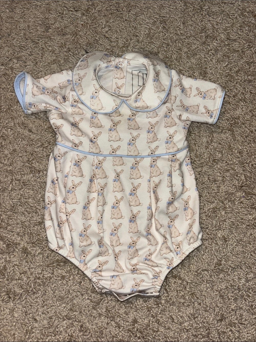 Lila & Hayes Baby Bunny Print One-Piece Romper in White and Light Blue 3-6 month
